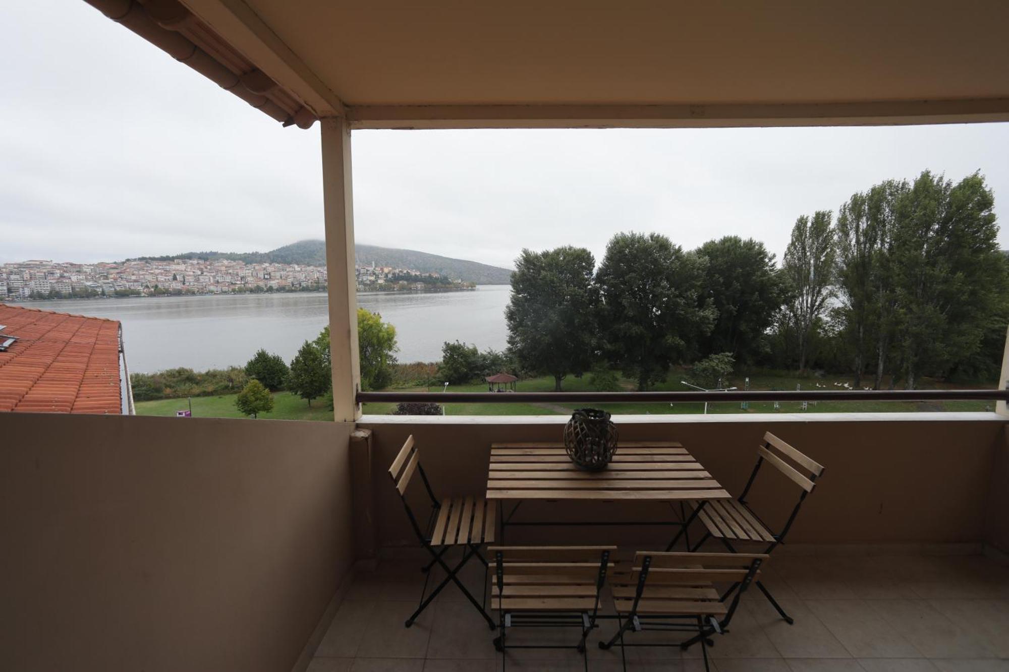 Lida'S Apartment Lake View Kastoria Esterno foto