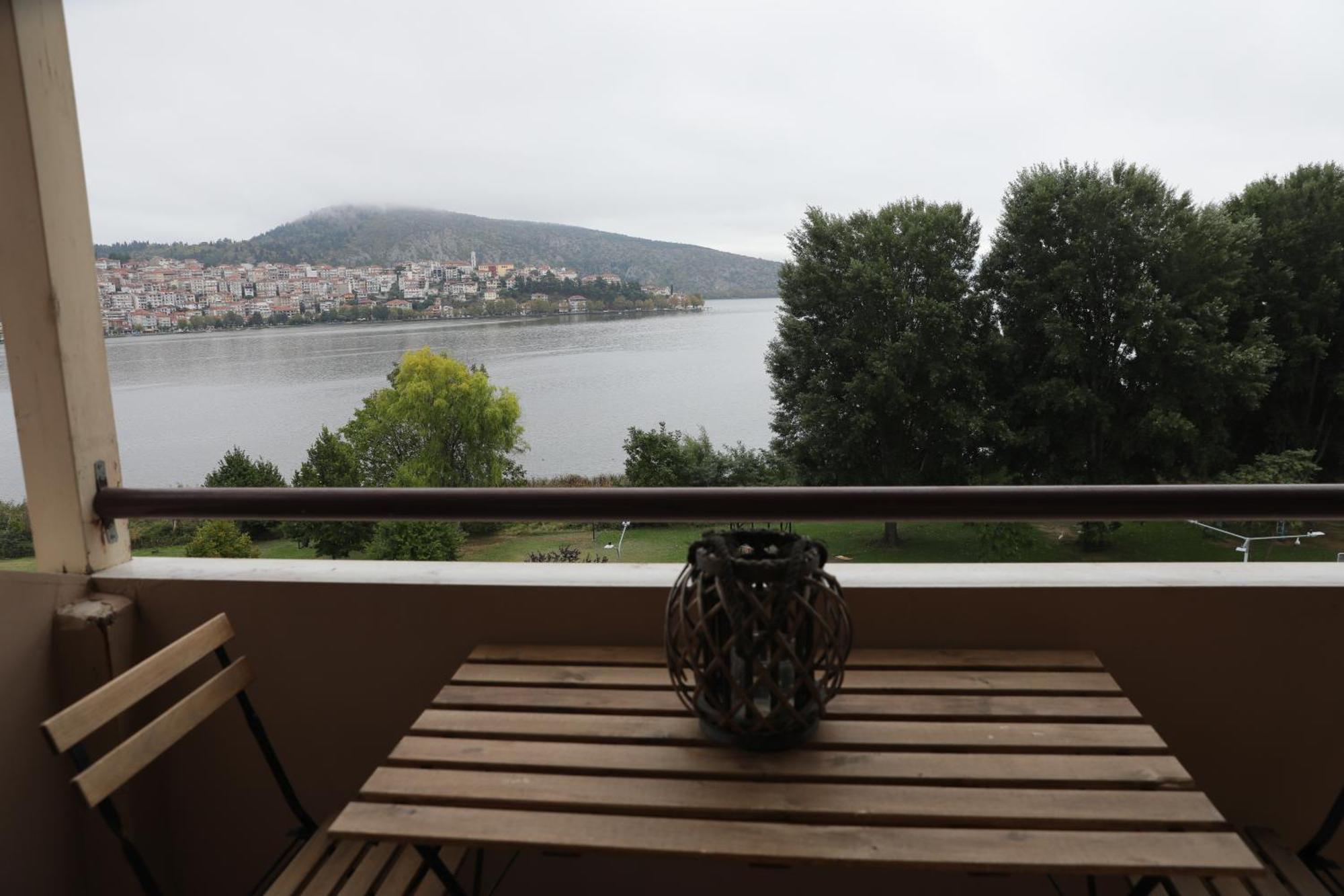 Lida'S Apartment Lake View Kastoria Esterno foto